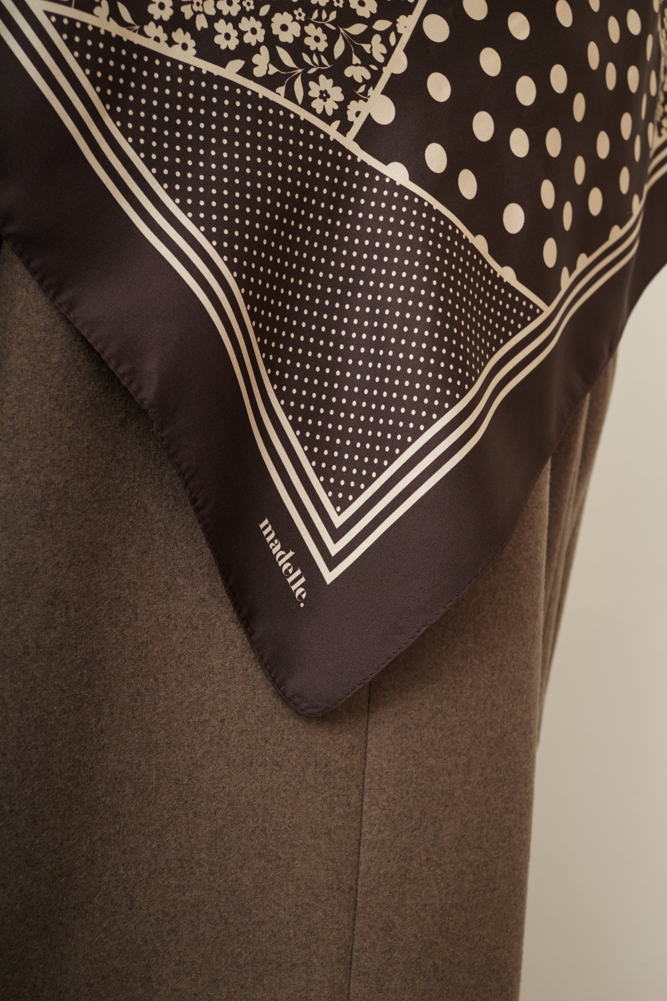 Foulard en soie patchwork marron